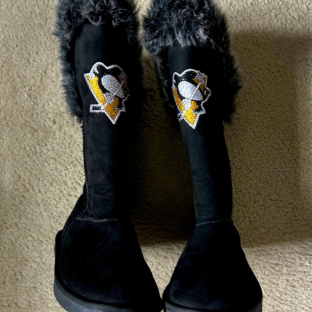 Pittsburgh Penguin Boots - Size 8